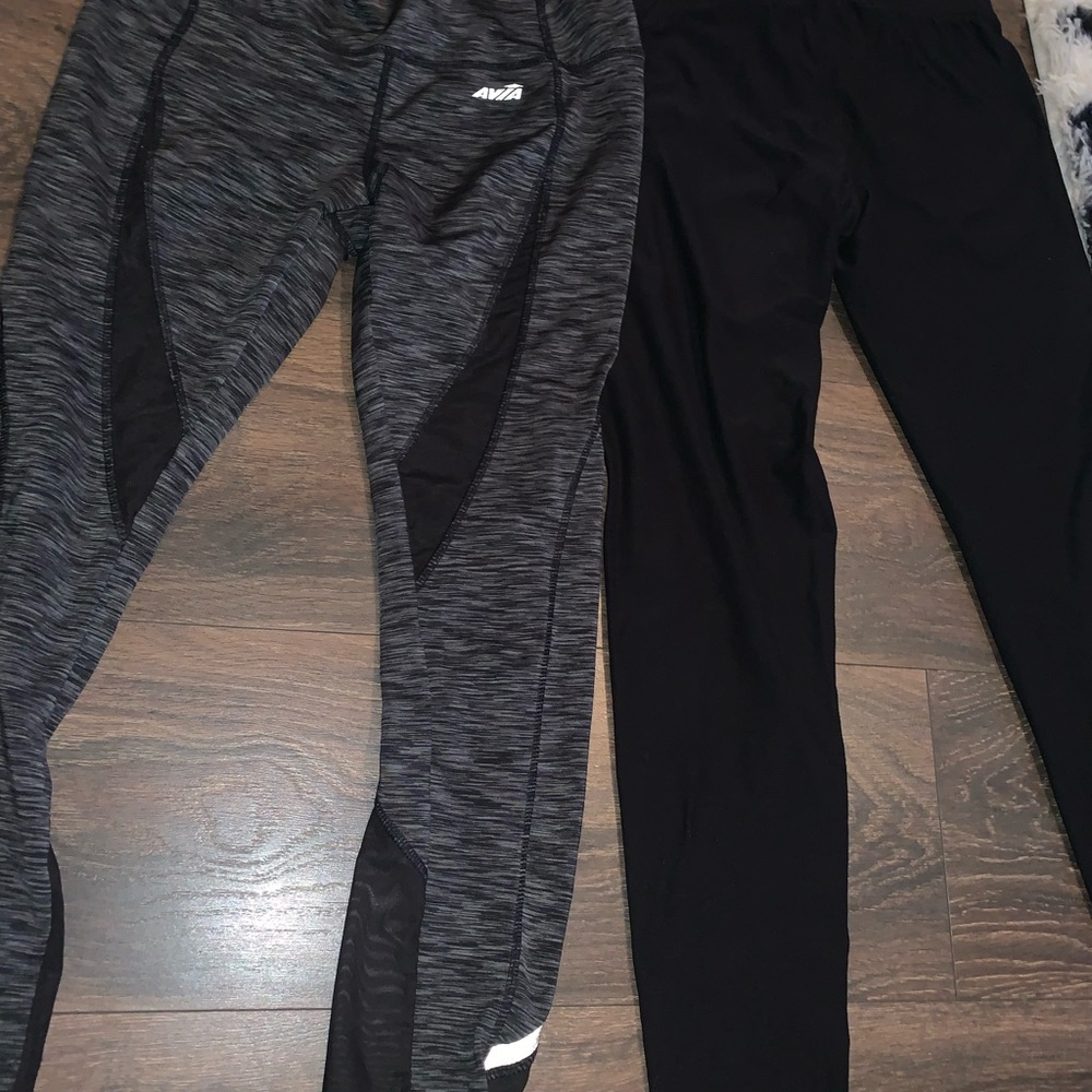 2 pairs of leggings for 15$ barley worn gray and S black are M